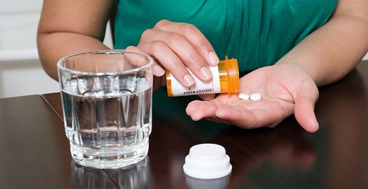 Pillen huelen fir Schmerz am ënneschte Réck ze entlaaschten